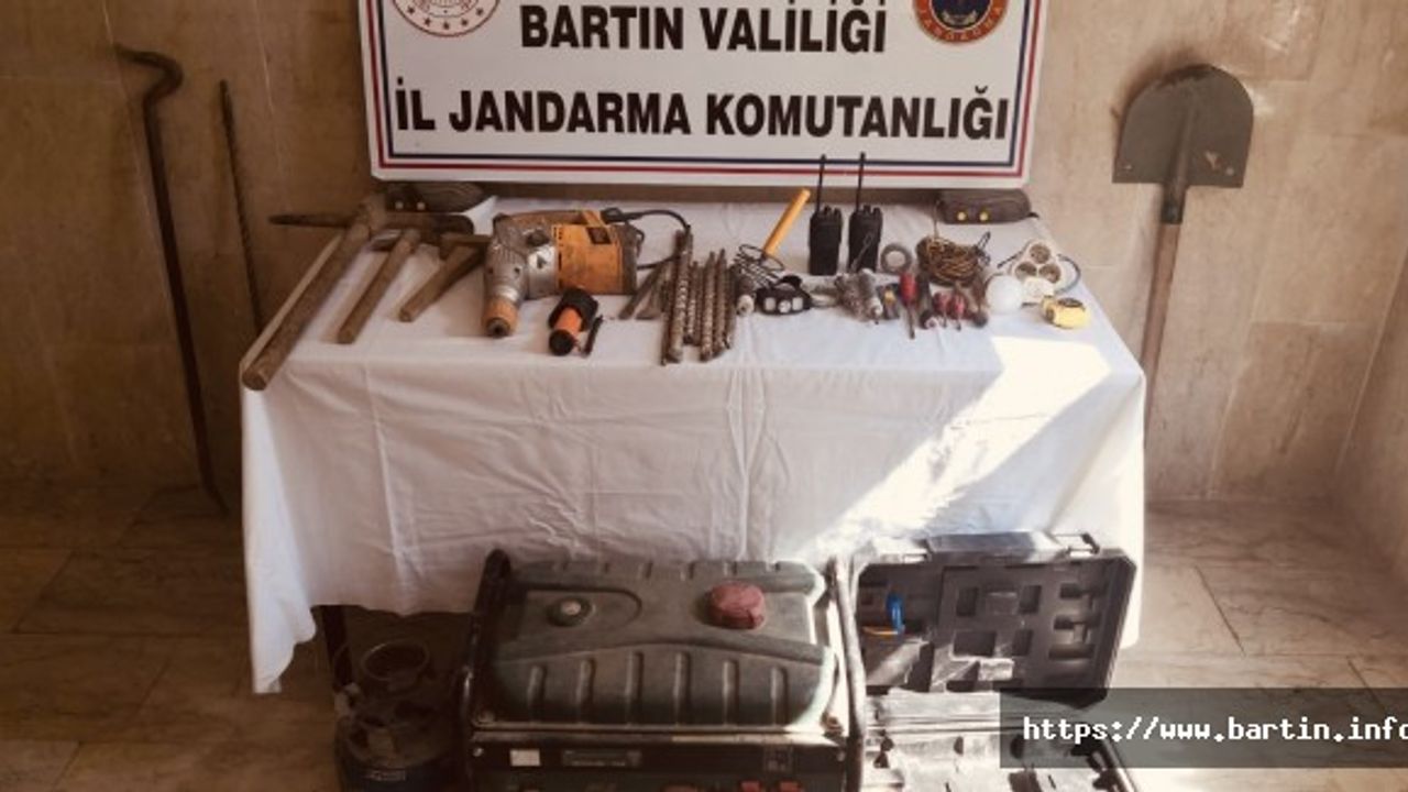 Ulus’ta Kaçak Kazı Yapan 5 Kişi Suç Üstü Yakalandı