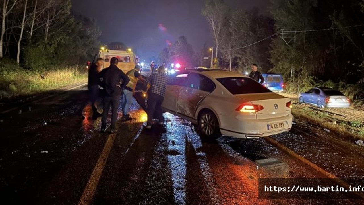 Düğün Konvoyunda Kafa Kafaya Çarpıştılar: 8 Yaralı