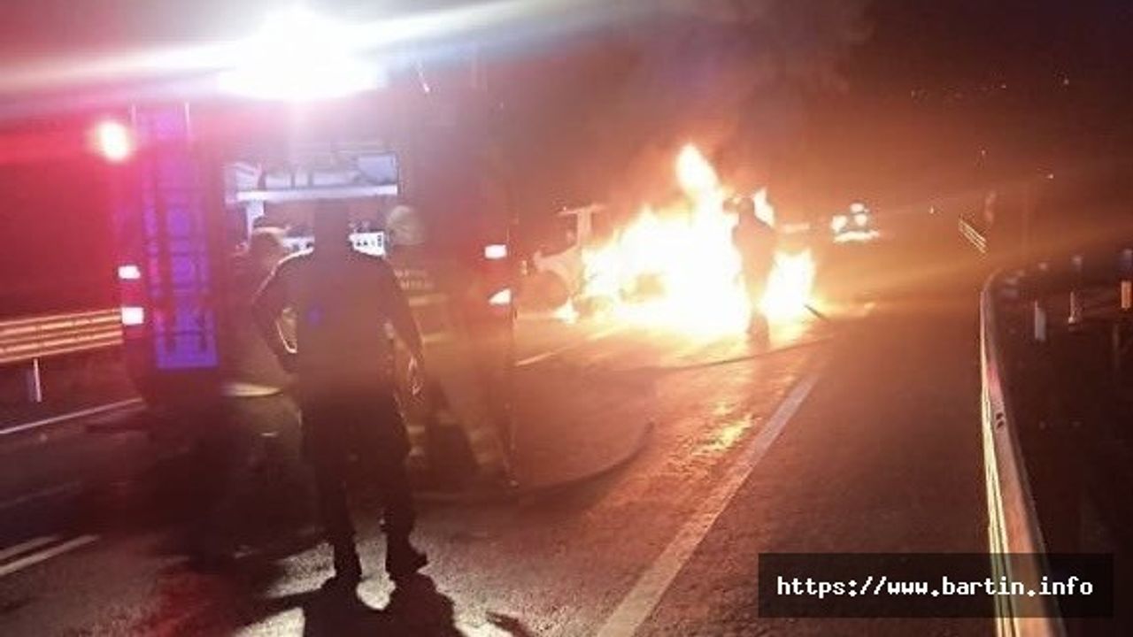 Feci Kazada Araç Alev Topuna Döndü: 2’si Ağır 3 Yaralı