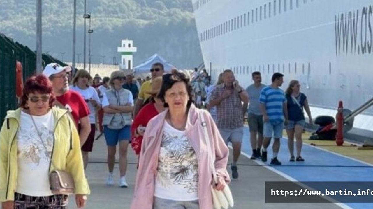 Rus Kruvaziyer Geceyi Amasra'da Geçirecek