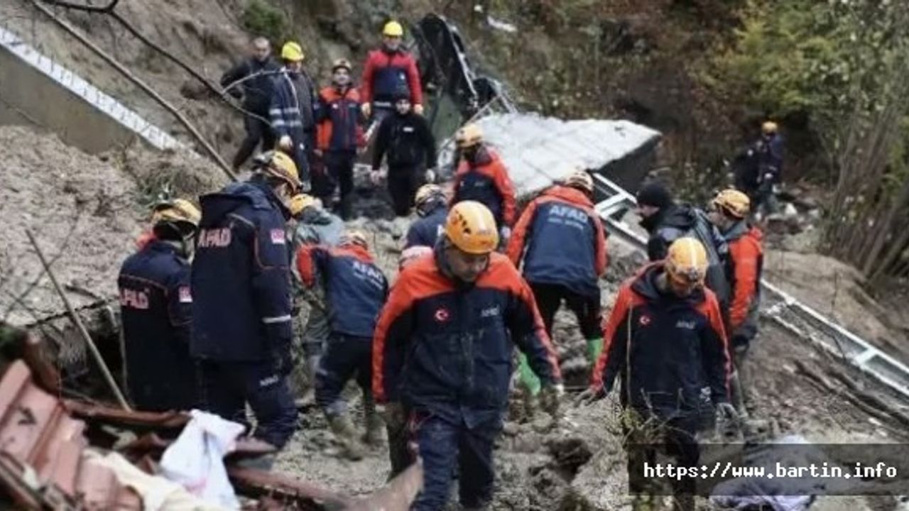 Toprak Altında Kalan Anne ve Oğlunun Cansız Bedenlerine Ulaşıldı