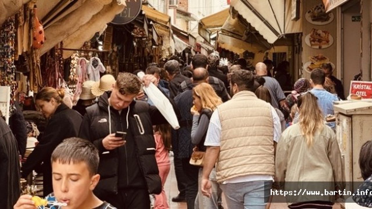 Amasra’ya 20 bin araç gelince ilçeye girişler kapatıldı