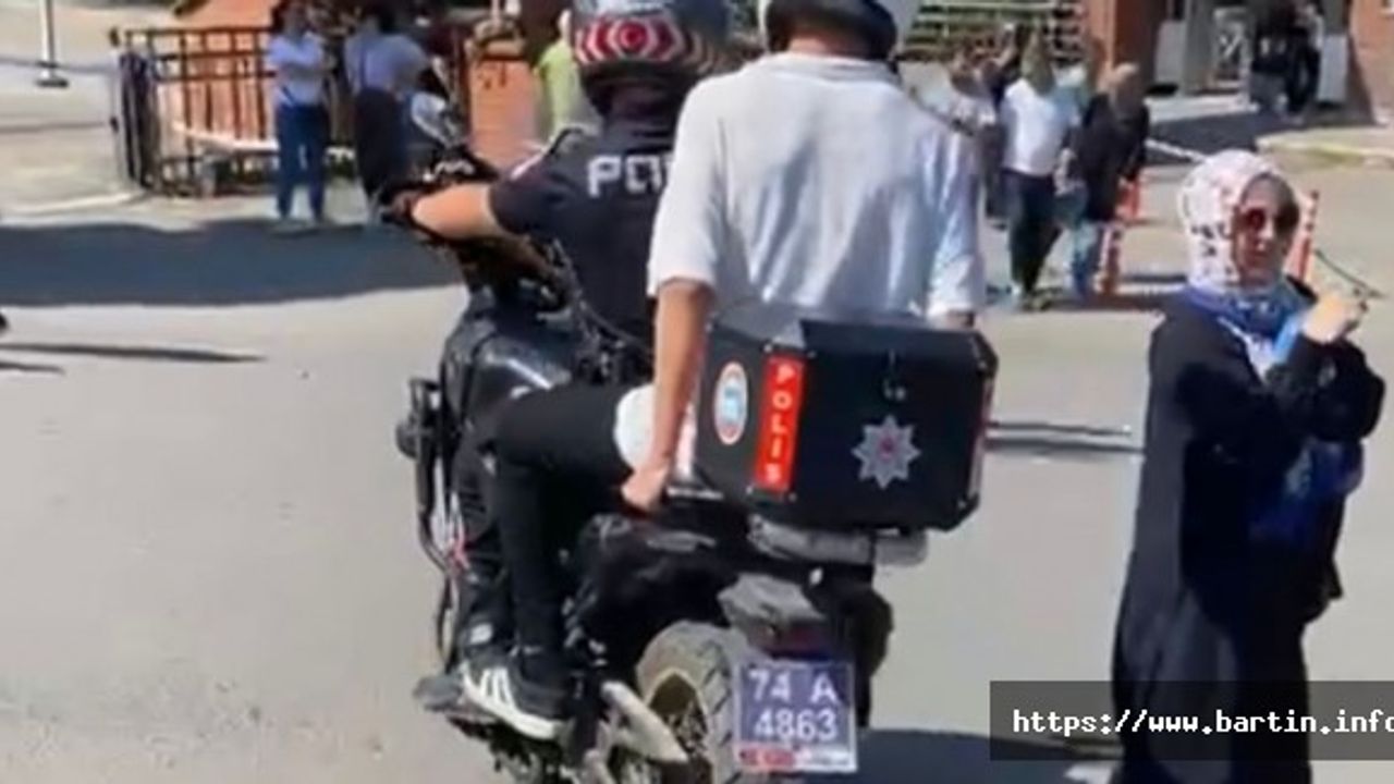 YKS Sınavına Geç Kalanların İmdadına Yetiştiler