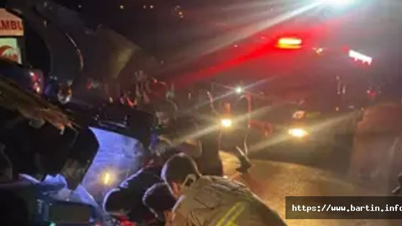 Devrilen traktörün altında kalan genç ağır yaralandı