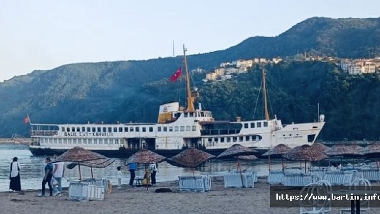 Çapası Bozulan Restoran Vapur Karaya Oturdu