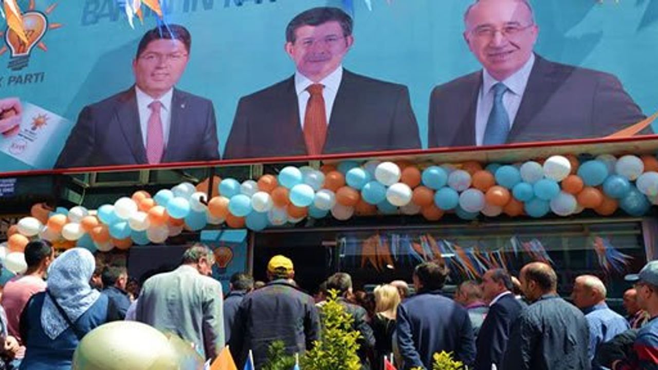 Ak Parti Seçim Bürolarını Görkemli Törenle Açtı 