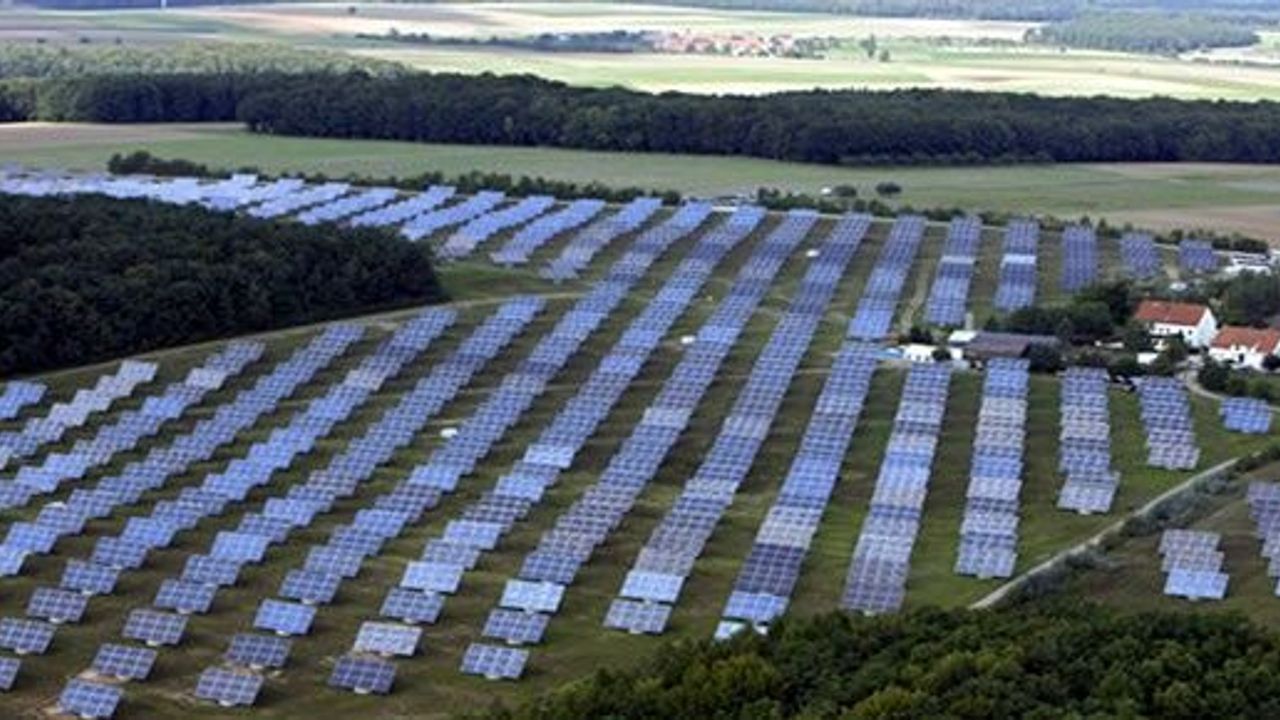 Almanya 2020 yılına kadar kömür ve doğalgaz santrallerinden vazgeçiyor