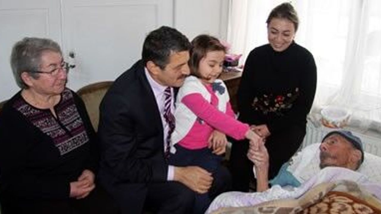 Başkan Akın, 102 yaşındaki Ali İhsan Kabarık'ı ziyaret etti