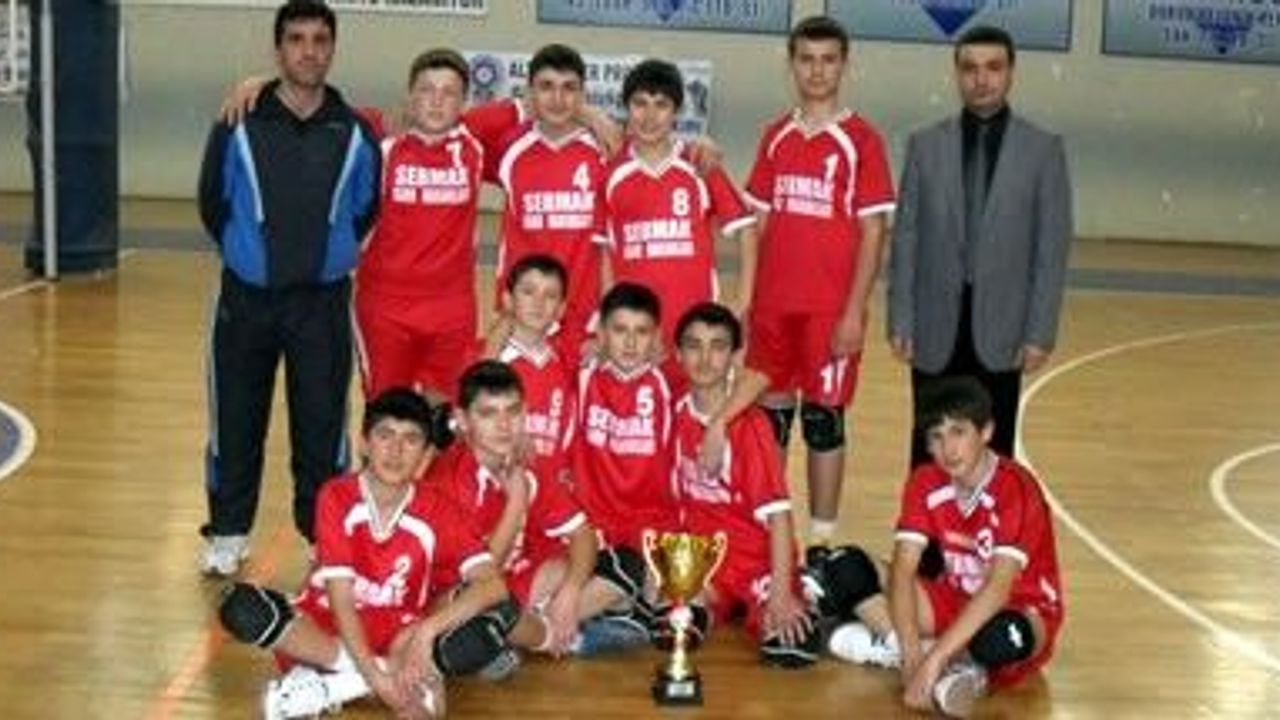 Yıldız Erkekler Voleybol kupası Vali Tevfik Başakar İlköğretim Okulu'nun