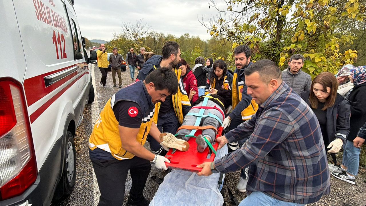 Tekstil işçilerini taşıyan servis devrildi: 1 ölü, 19 yaralı