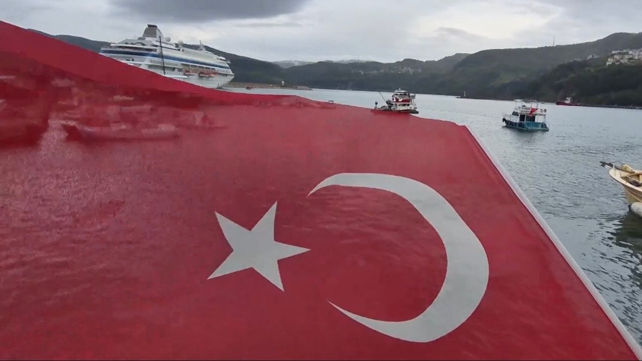 Sahil Güvenlik'ten muhteşem Cumhuriyet Bayramı gösterisi