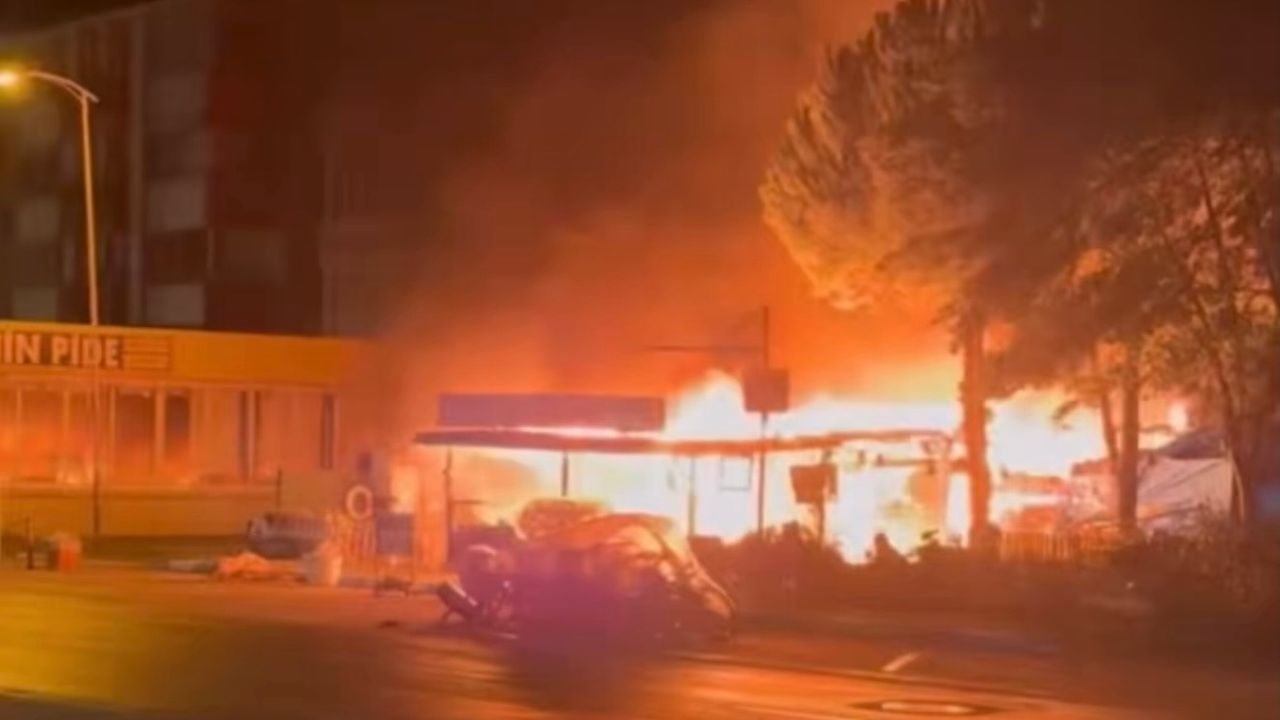 İnkumu tatil beldesinde restoranda yangın