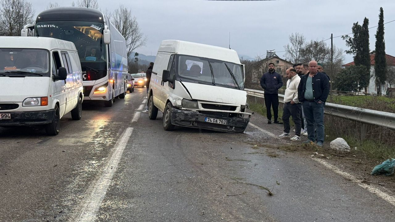Bartın’da Bayram Arefesinde Kaza: 2 Yaralı