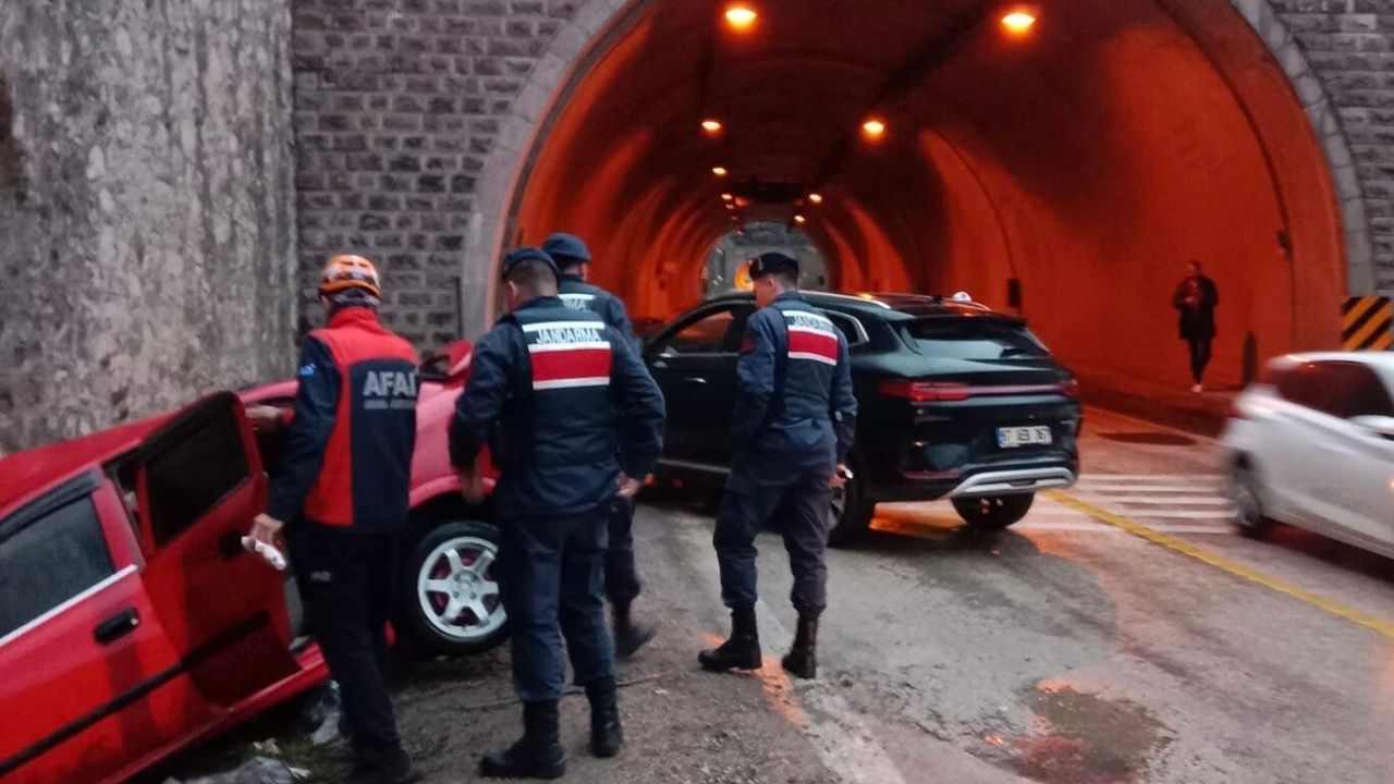 Tünel çıkışında feci kaza kamerada: 1 ölü, 5 yaralı