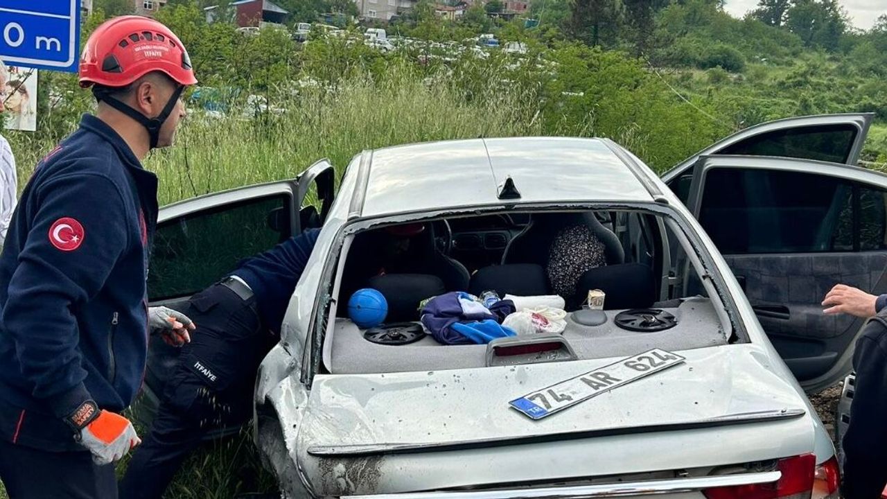 TIR’la çarpışan otomobilde aynı aileden 5 kişi yaralandı