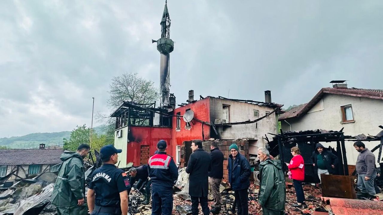 Amasra’da Yanan Cami ve Köy Konağında Hasar Tespiti