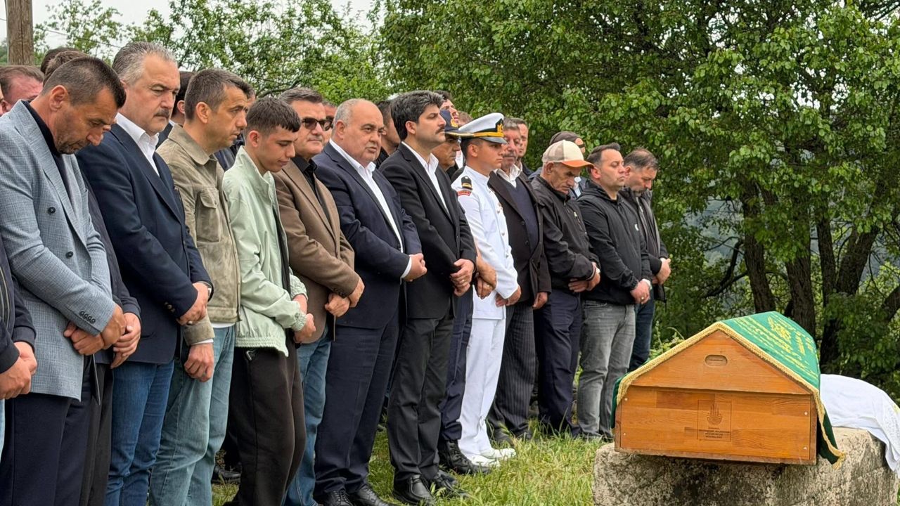 Kalp Krizine Yenik Düşen Muhtar Dualarla Uğurlandı