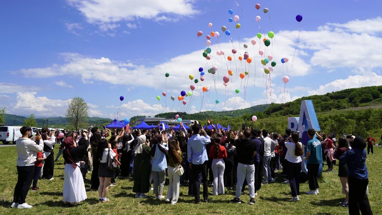 Bartın'da Lösemiyi Yenen Çocuk Adına Balonlar Uçuruldu