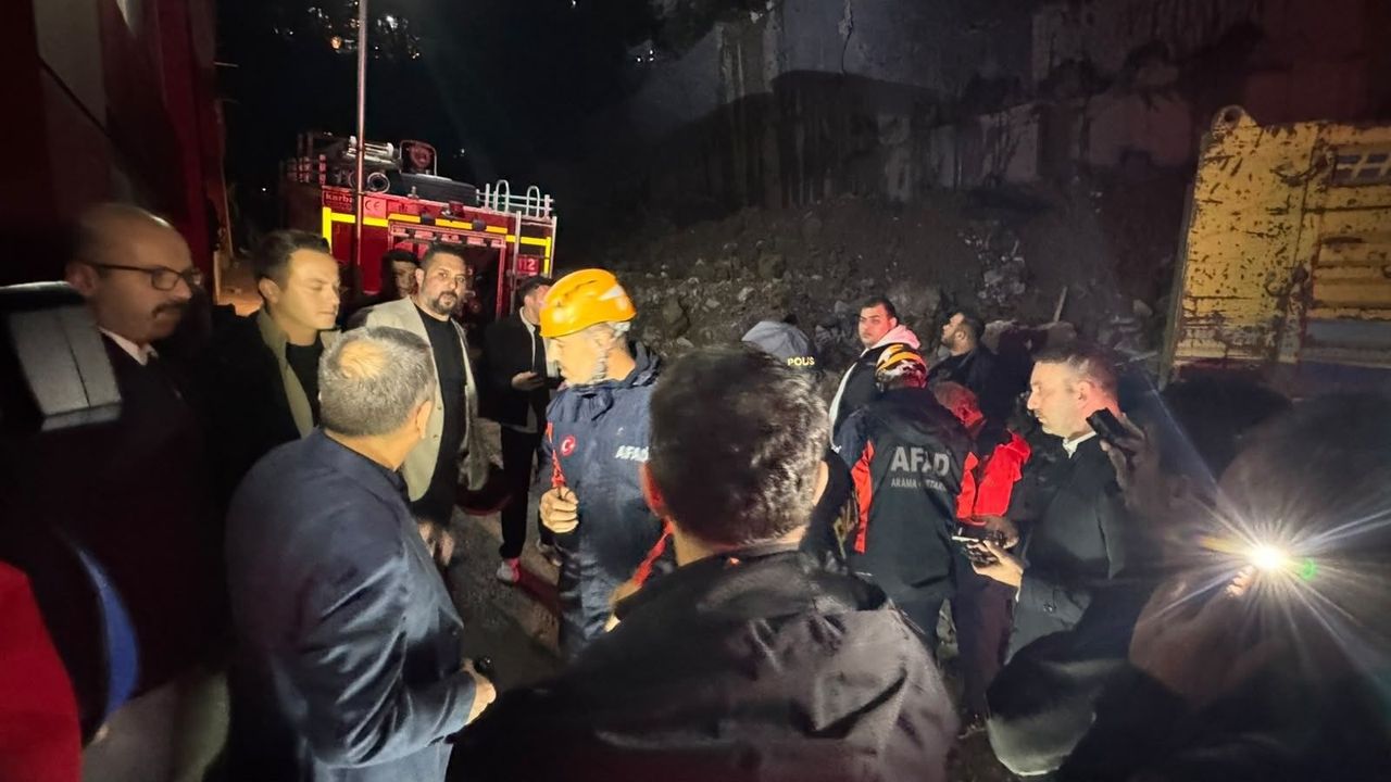 Komşuda 2 katlı Bina Çöktü: 1 Ölü, 1 Yaralı