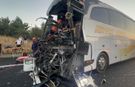 Yolcu otobüsü kamyona çarptı: 1 ölü, 10 yaralı