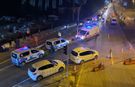 Uygulama yapan polise, araç çarptı