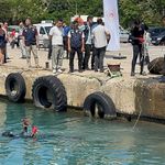 Amasra’da dalgıçlar denize atılan çöpleri temizledi