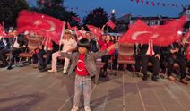 Bartın'da polisler, şehitlerin fotoğrafları ile yürüdü