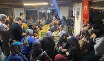 Bartın'da 2 asırlık gelenek; 3 saat topluca mısır soydular