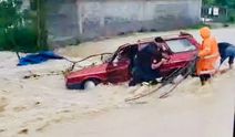 Bartın’da sel sularına kapılan karı koca kurtarıldı