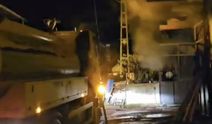 Evde çıkan yangında, yatalak hastayı komşuları kurtardı