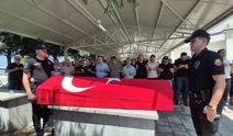 Genç polis memuru kalbine yenik düştü