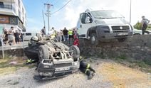 Bartın’da İşçi servisi ile iki otomobil çarpıştı: 3 yaralı