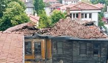 Yağış Sonrası Tarihi Binada Korkutan Manzara