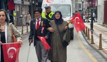 Gaziler yürüyüşünde yürekleri ısıtan görüntü
