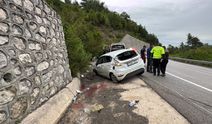 Amasra’da otomobil istinat duvarına çarptı:1’i Ağır 3 yaralı
