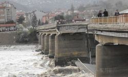Çaycuma'da köprü çöktü
