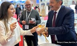 MHP Adayı Akın, EMİTT'te Ağda Dağıttı