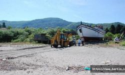 52 Yıl Sonra Üretilen Tekne, 5 Saatte Denize İndirildi