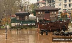 Irmak Yükseldi, Yol ve Köprüler Kapatıldı