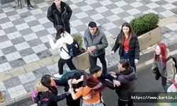 Öğrenciler cadde ortasında birbirlerine girdi