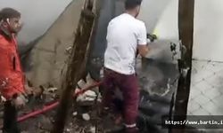 Fındık bahçesindeki bağ evine yıldırım düştü