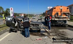 Otomobil temizlik kamyonuna çarptı; 1 ağır yaralı