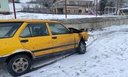 Kaza yapan sürücü durakta ambulans bekledi