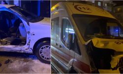 Hasta taşıyan ambulans, otomobille çarpıştı: 8 yaralı