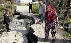 Heyelanda yol çöktü, mahalleli tedirgin