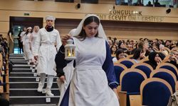 Eski hemşire kıyafetleri defilesi ilgi gördü