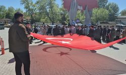 Ay yıldızın gölgesinde Türkçülük yürüyüşü