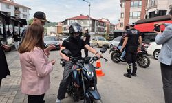 Validen Kasksız Kadın Yolcuya İlginç Ceza