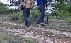 Dedektörle define ararken fotokapana yakalandılar