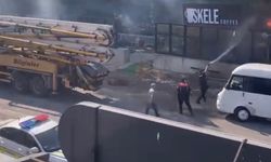 Yangın söndürme çalışmalarına polisler de hortumla müdahale etti